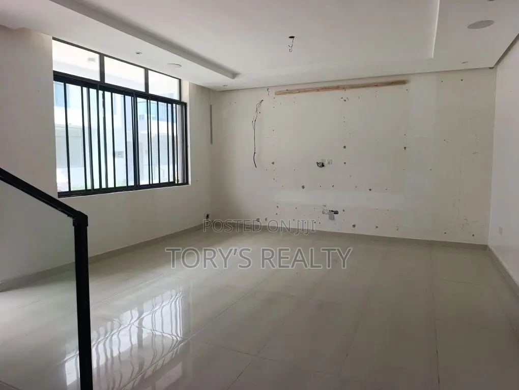 4bdrm Townhouse / Terrace in Lekki Phase 2 for rent