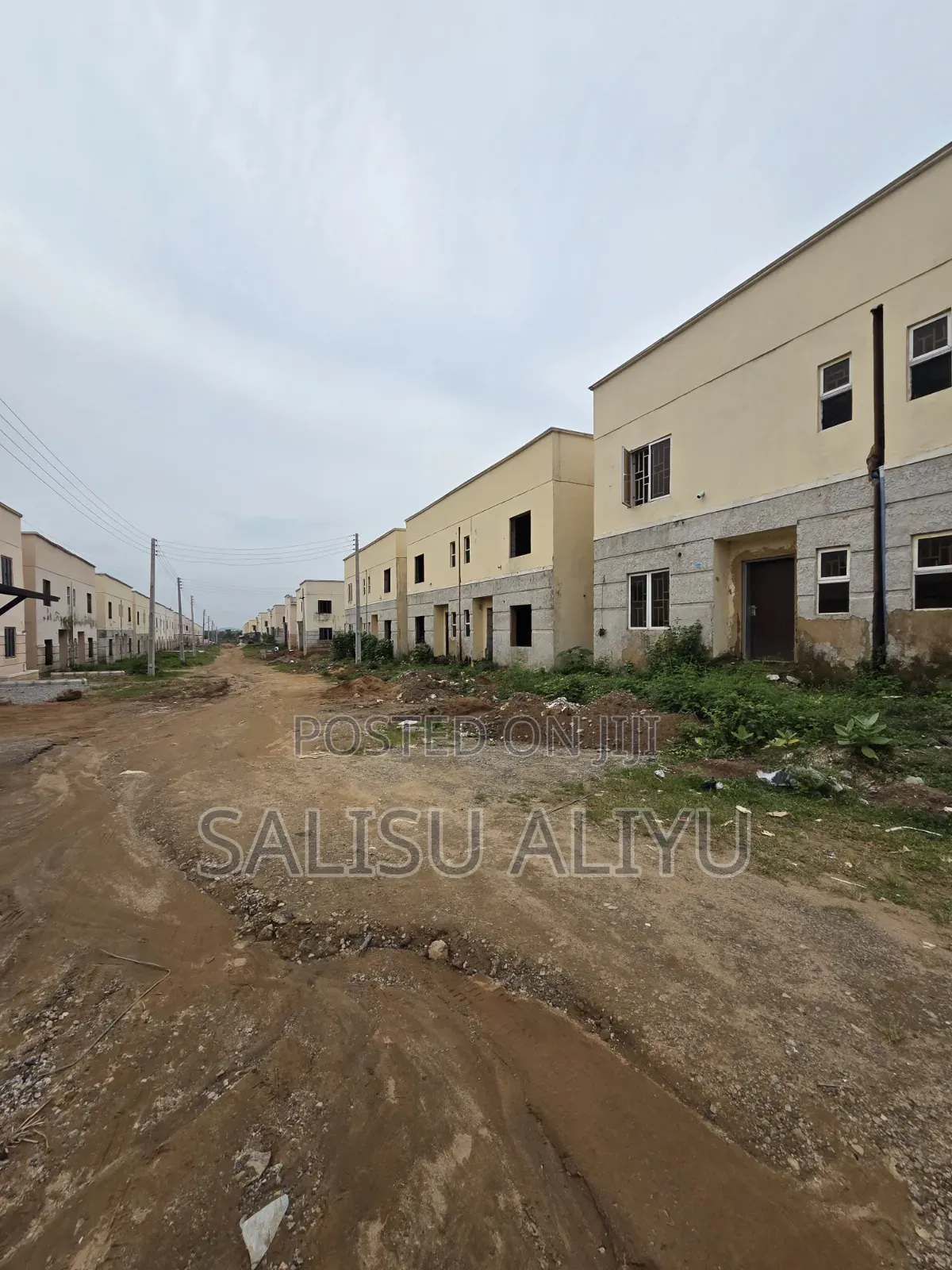 4bdrm Duplex in Life Camp for sale