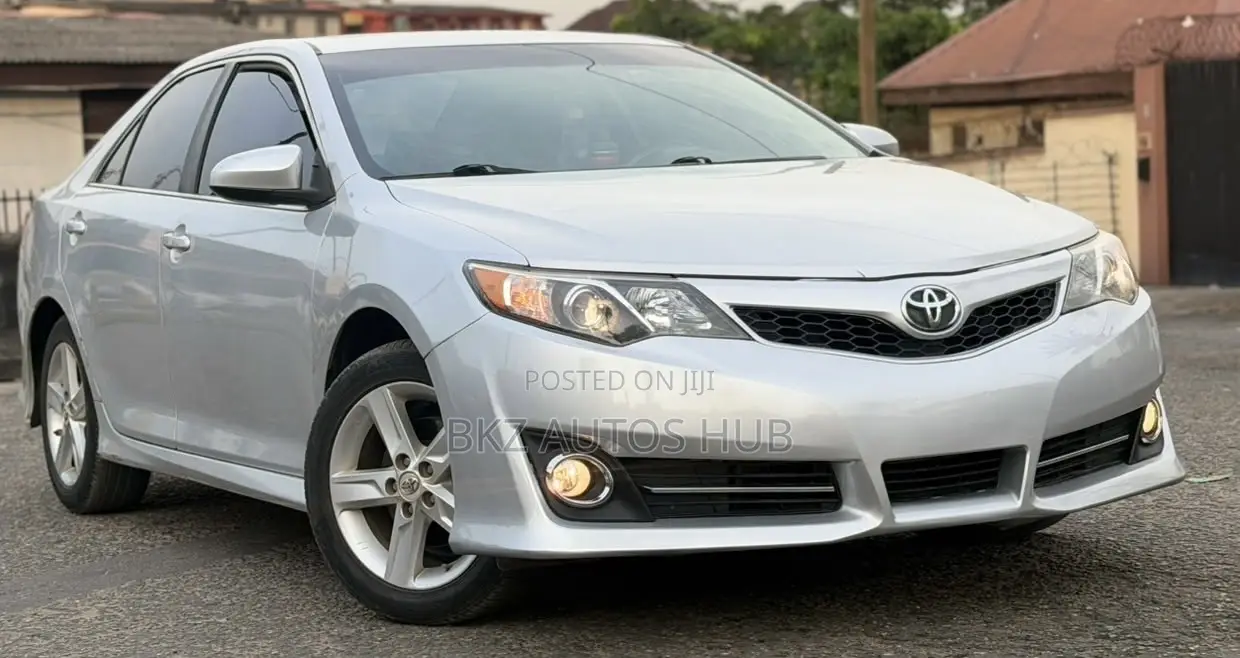 Toyota Camry SE 4dr Sedan (2.5L 4cyl 6A) 2013 Silver