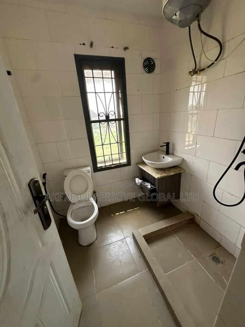 4bdrm Duplex in In An Estate Around for rent