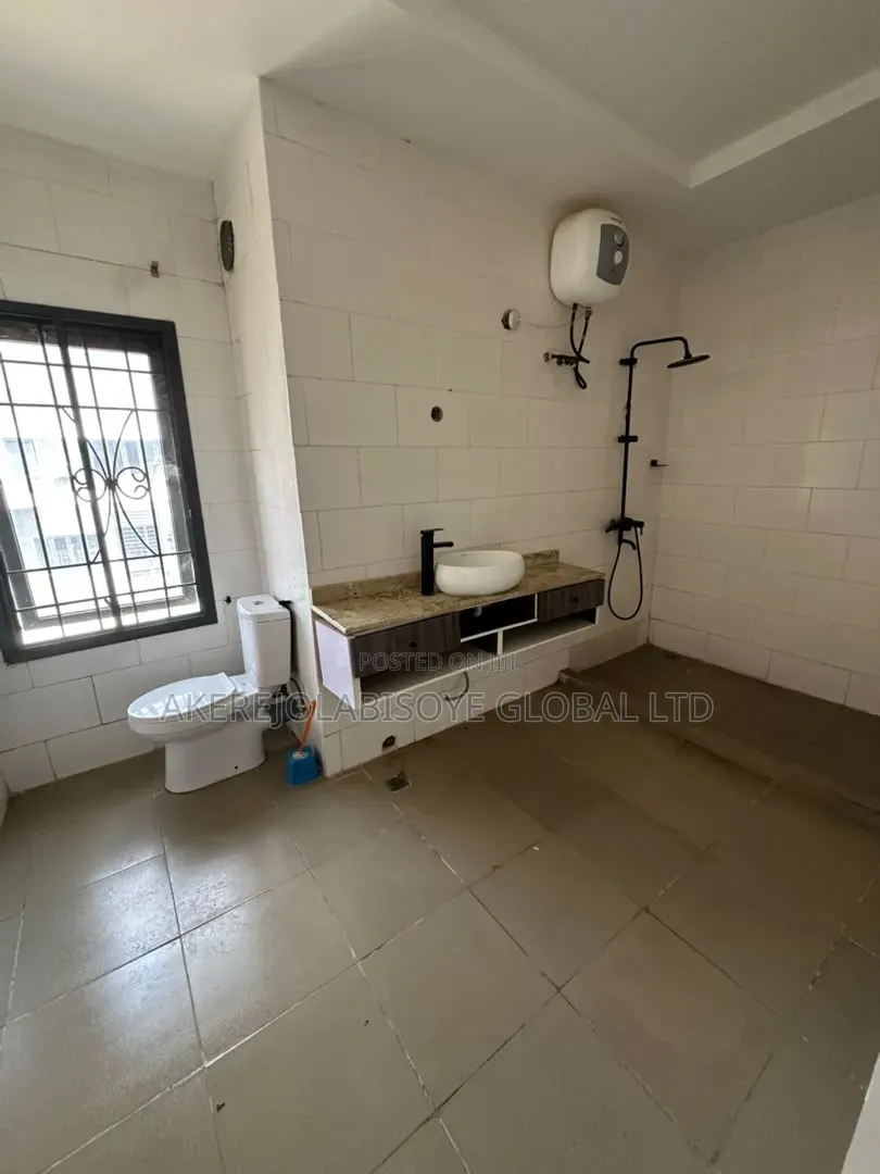 4bdrm Duplex in In An Estate Around for rent