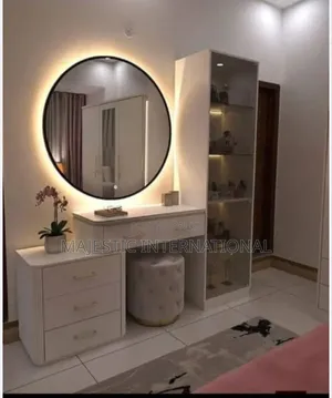 Elegant Dressing Mirror Table