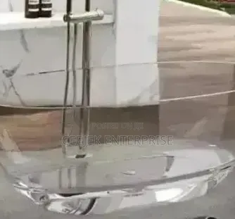 Transparents Bathtub