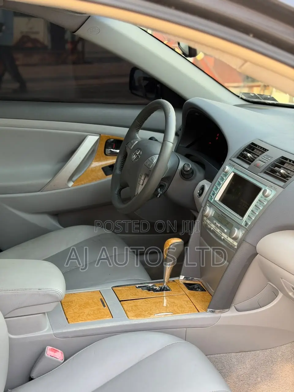 Toyota Camry XLE V6 4dr Sedan (3.5L 6cyl 6AM) 2009 Gray