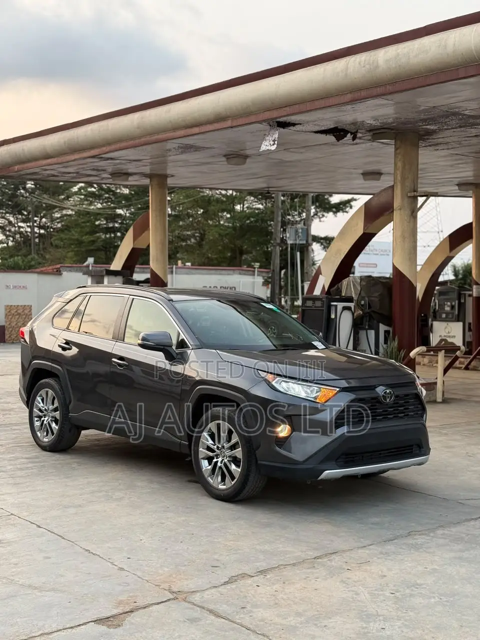 Toyota RAV4 XLE FWD 2020 Gray
