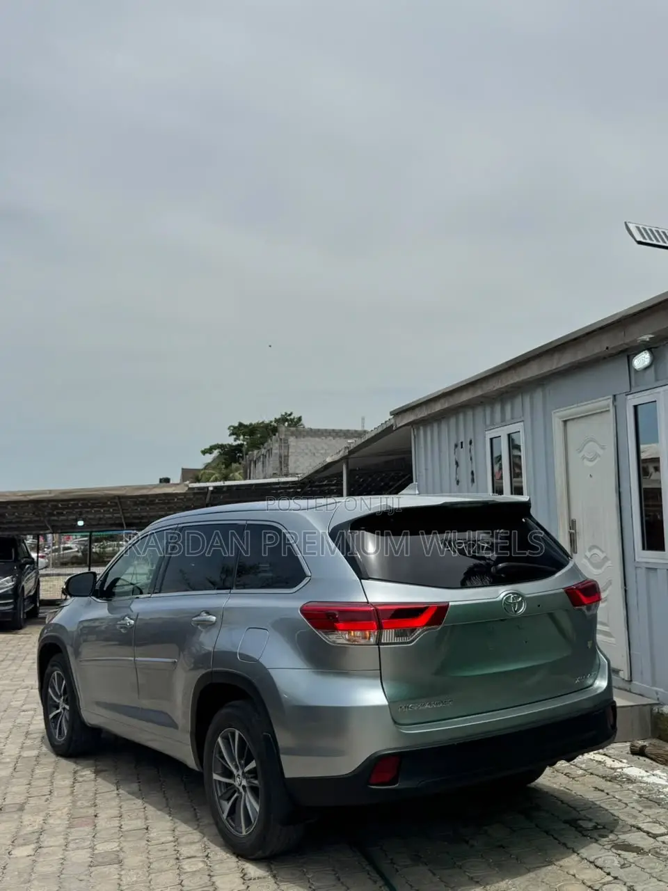 Toyota Highlander XLE 4x4 V6 (3.5L 6cyl 8A) 2018 Silver