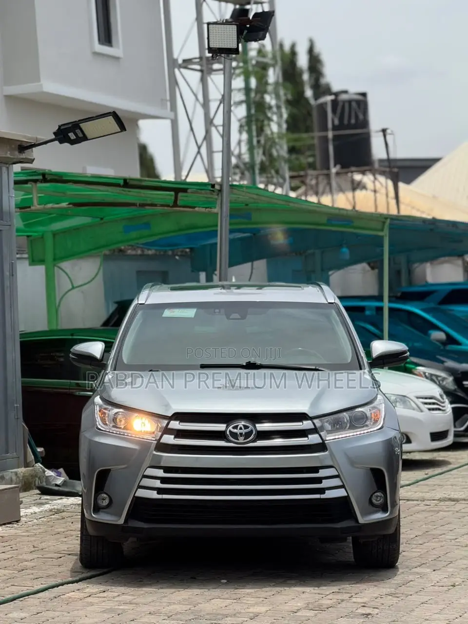 Toyota Highlander XLE 4x4 V6 (3.5L 6cyl 8A) 2018 Silver