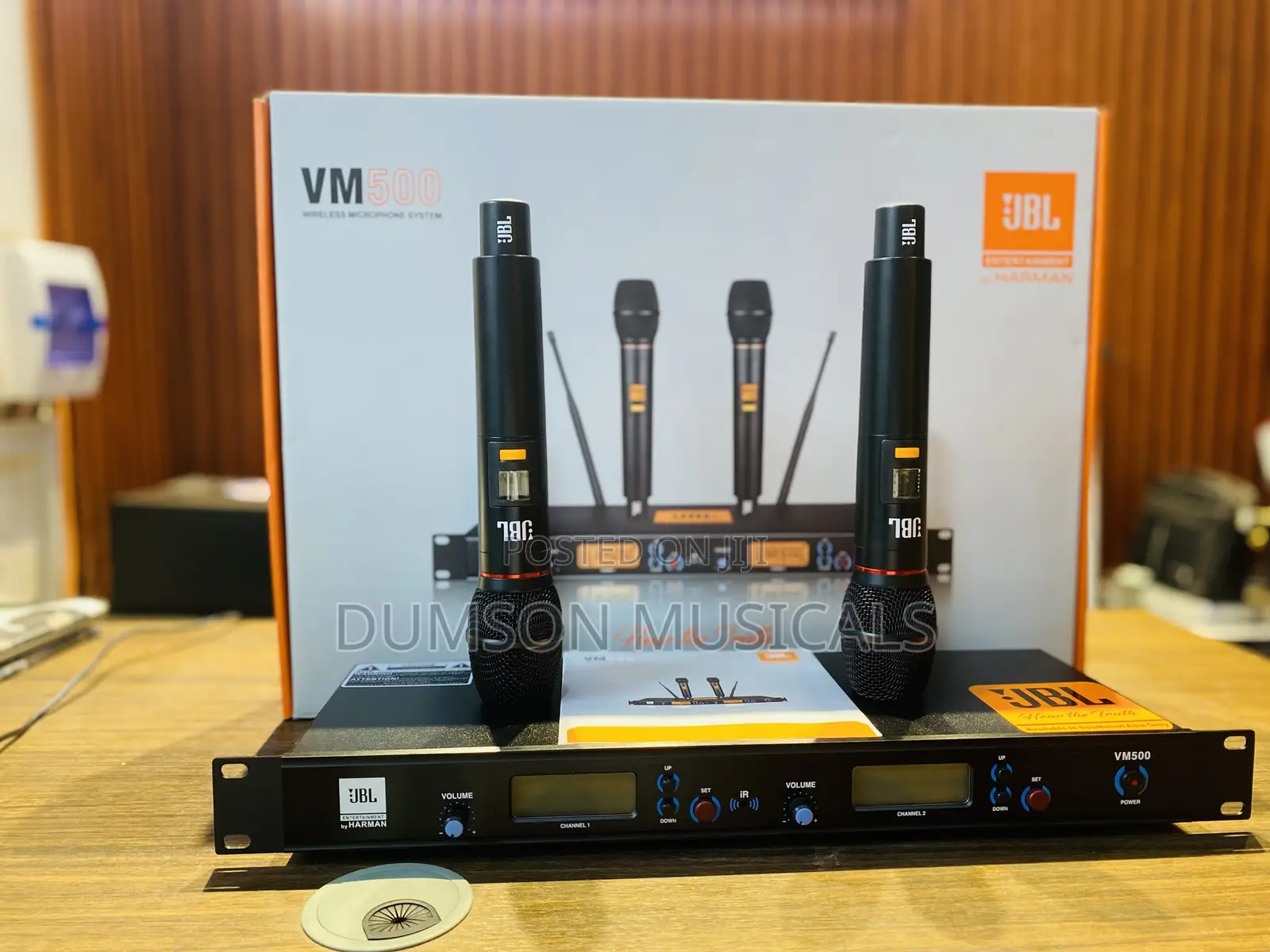 JBL VM500 Digital Selectable UHF Wireless Microphone