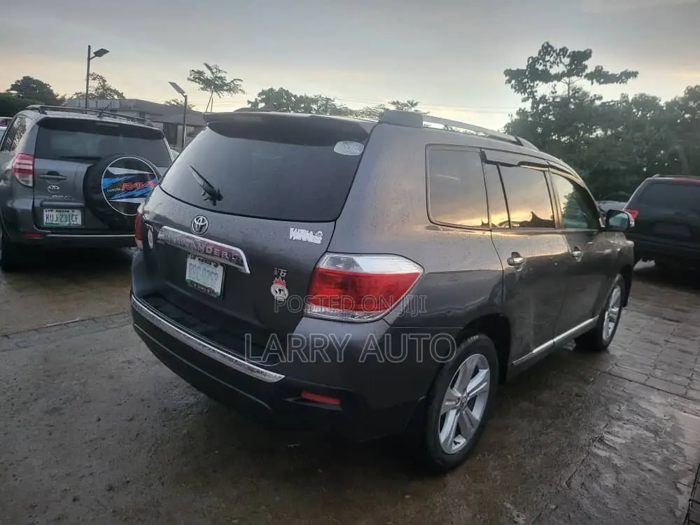 Toyota Highlander 2010 Gray