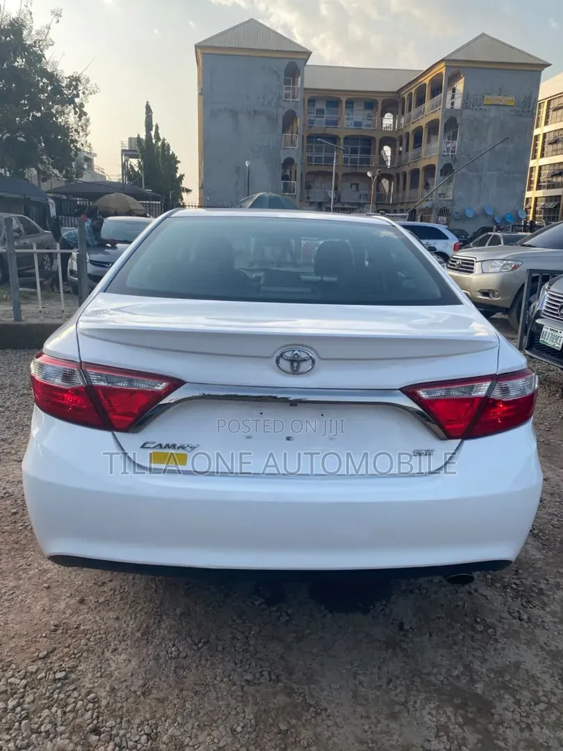 Toyota Camry SE w/Special Edition Pkg (2.5L 4cyl 6A) 2016 White
