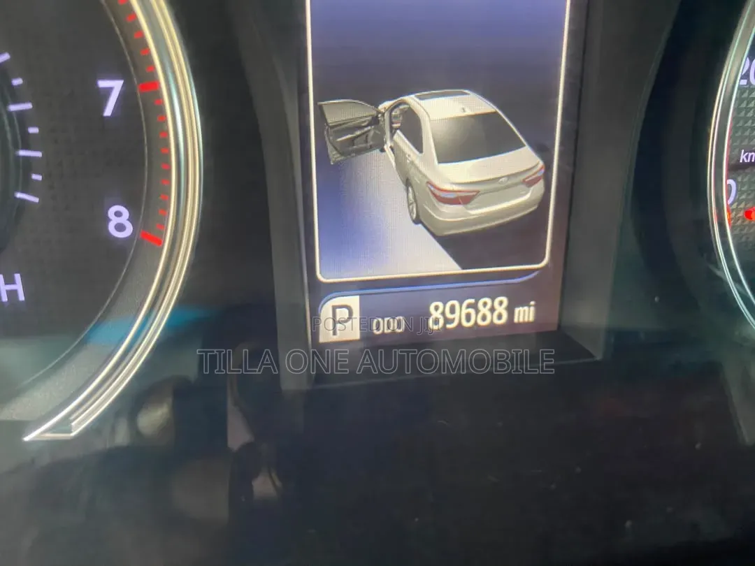 Toyota Camry SE w/Special Edition Pkg (2.5L 4cyl 6A) 2016 White