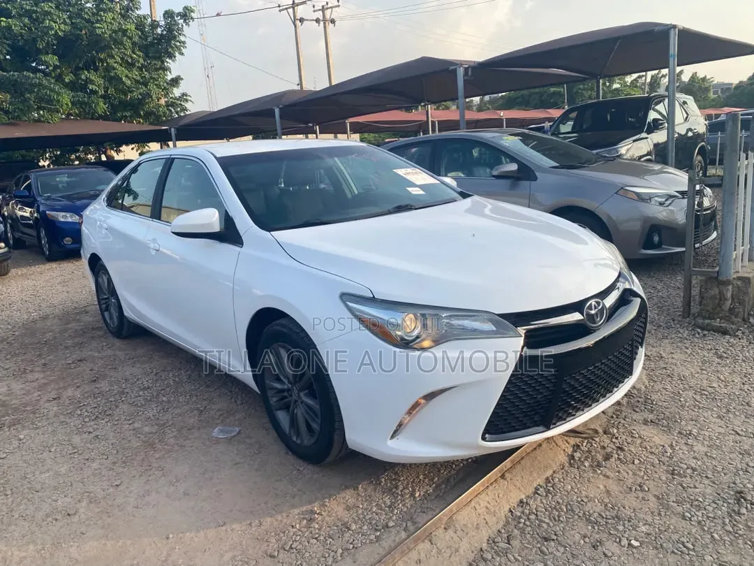 Toyota Camry SE w/Special Edition Pkg (2.5L 4cyl 6A) 2016 White