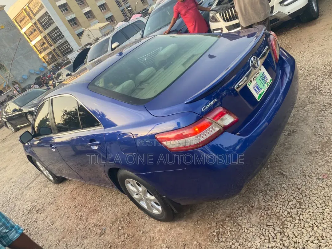 Toyota Camry LE 4dr Sedan (2.5L 4cyl 6AM) 2010 Blue