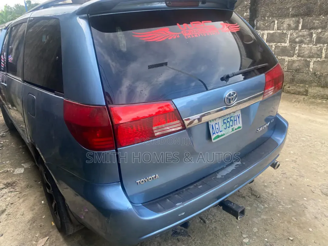 Toyota Sienna LE AWD 2005 Blue
