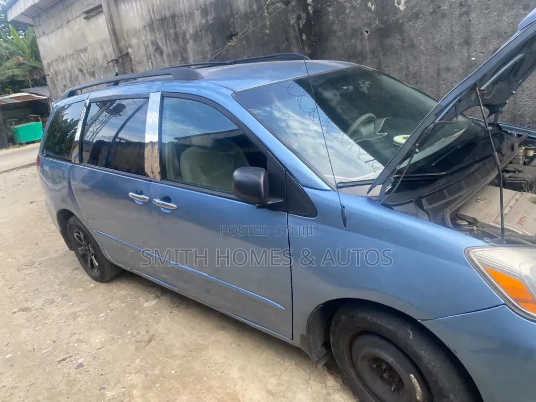 Toyota Sienna LE AWD 2005 Blue