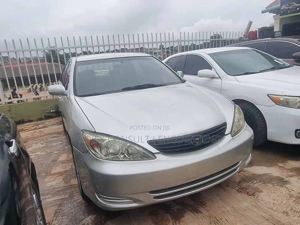 Toyota Camry LE 4dr Sedan (2.4L 4cyl 5A) 2005 Silver