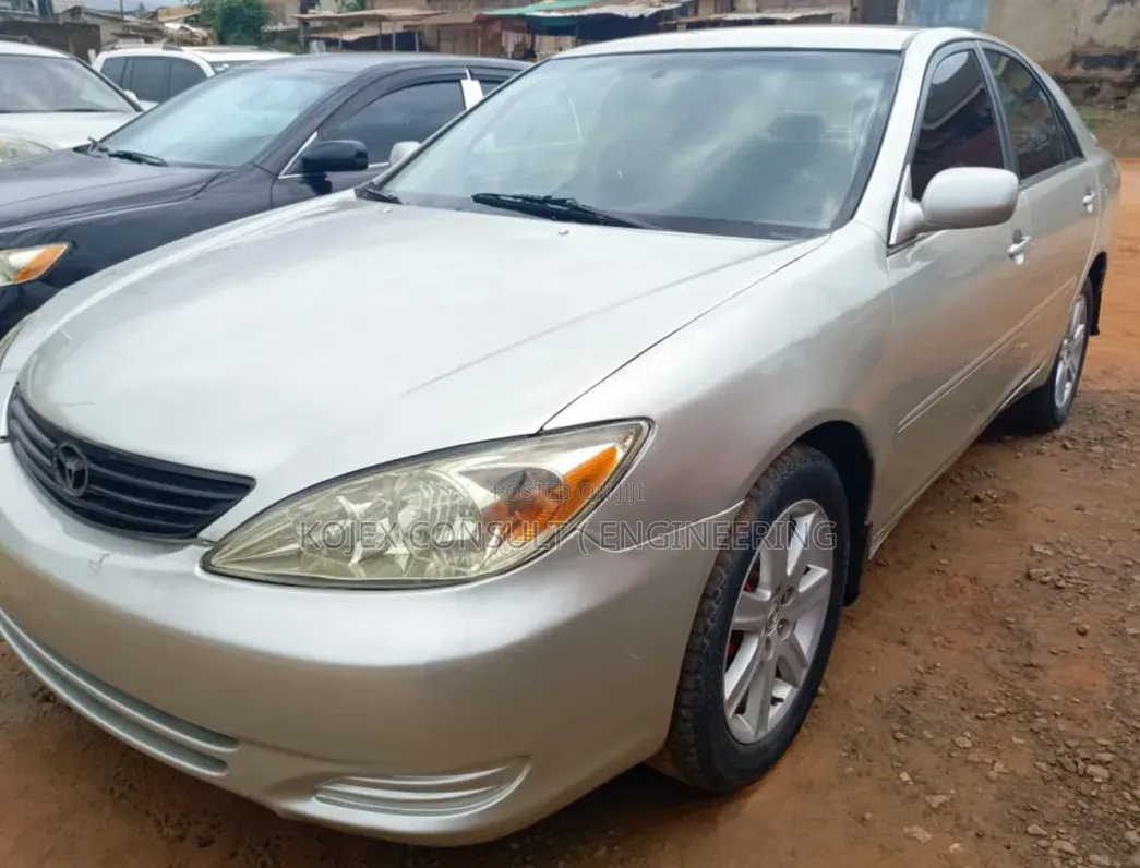 Toyota Camry LE 4dr Sedan (2.4L 4cyl 5A) 2005 Silver
