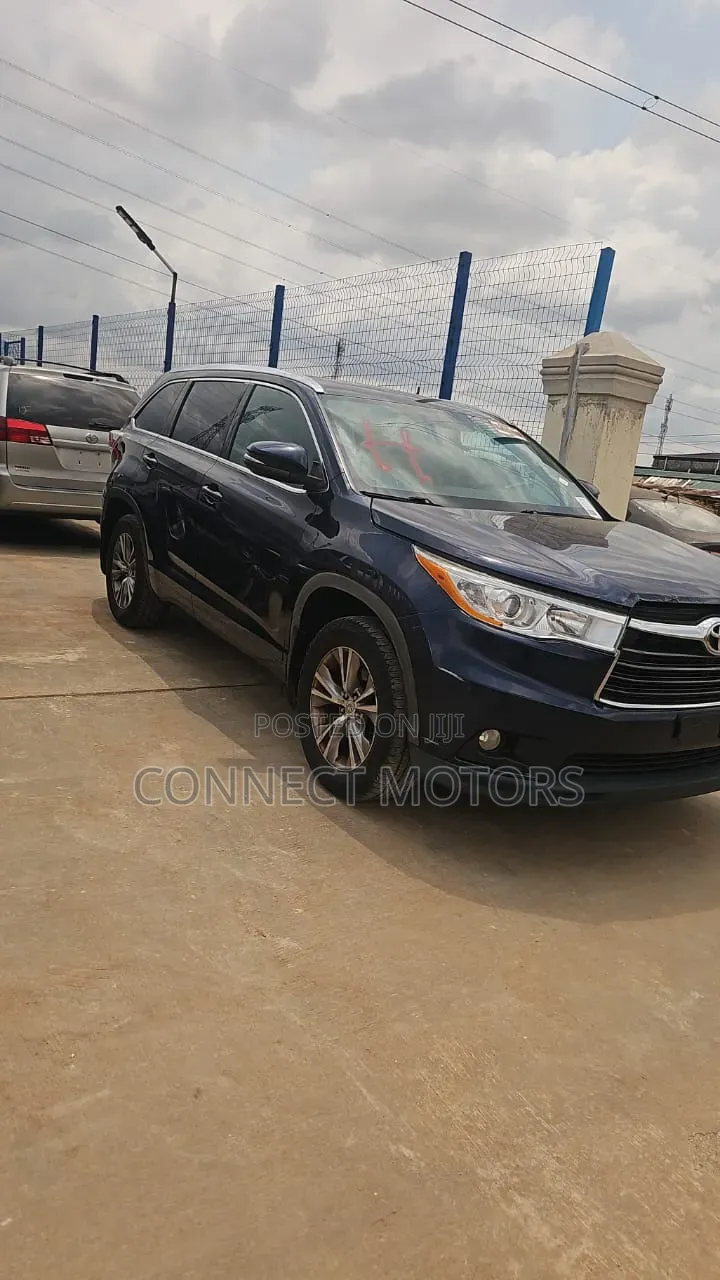 Toyota Highlander XLE V6 4x4 (3.5L 6cyl 6A) 2016 Blue