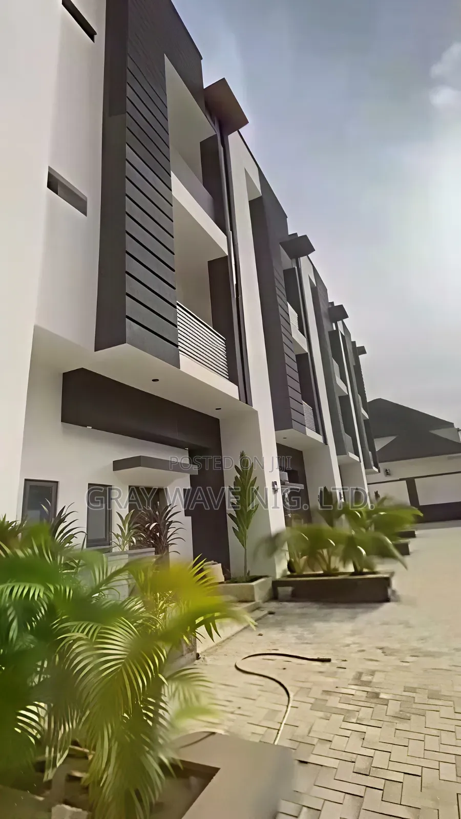 4bdrm Townhouse/Terrace in Life Camp for sale