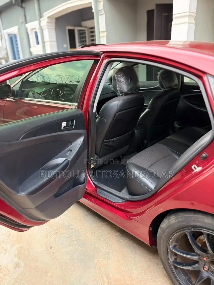 Hyundai Sonata SE 2.0T Sedan FWD (2.0L 4cyl 6A) 2012 Red