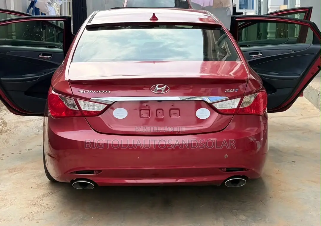Hyundai Sonata SE 2.0T Sedan FWD (2.0L 4cyl 6A) 2012 Red