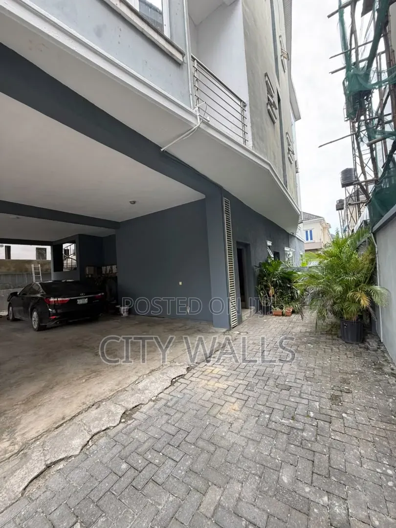 3bdrm Block of Flats in Oral Estate, Lekki Phase 1 for rent