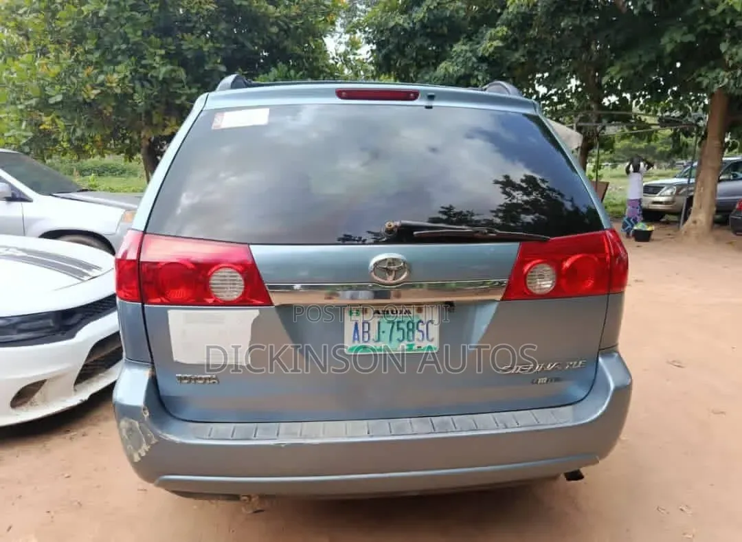 Toyota Sienna 2006 Brown