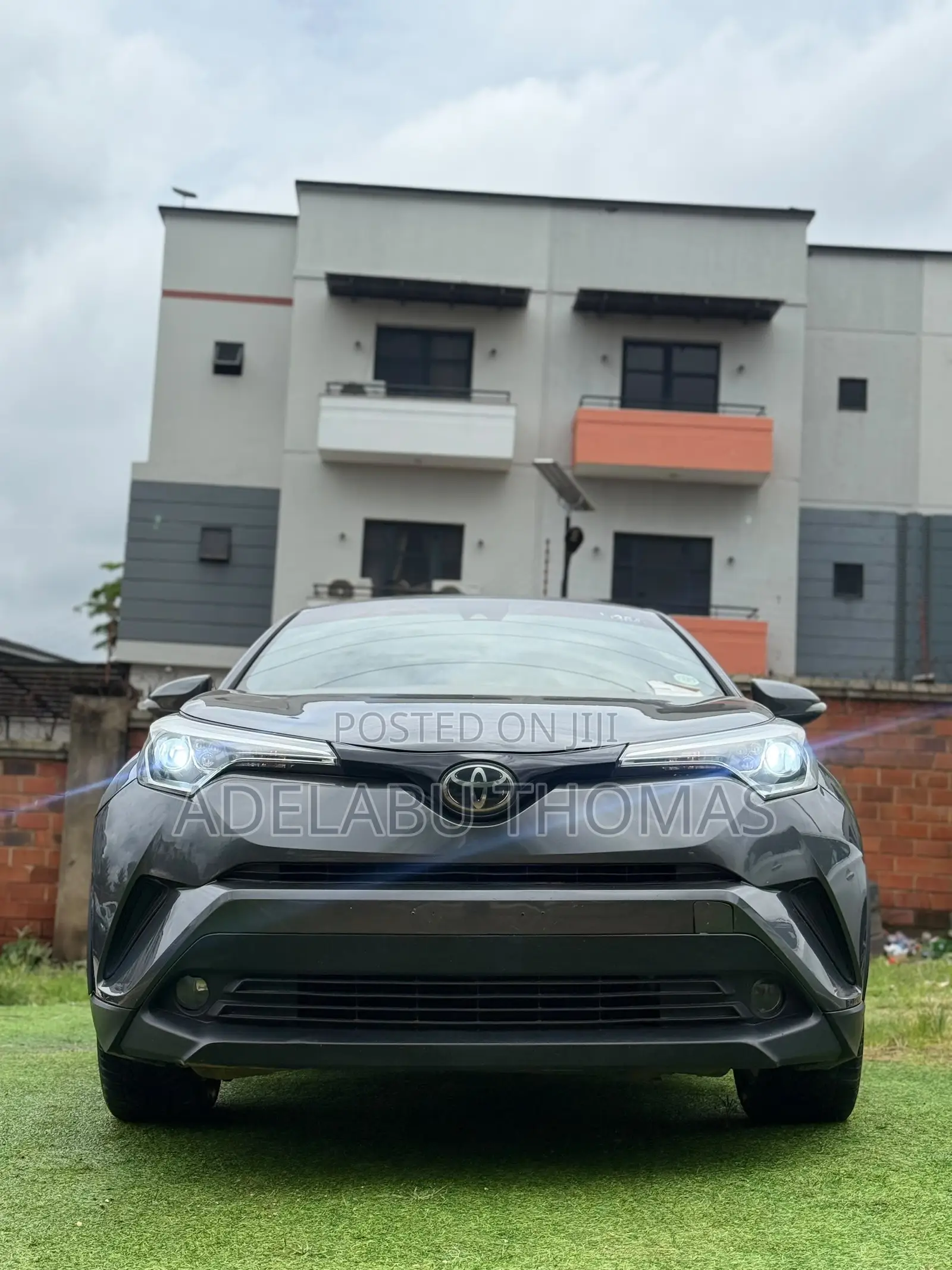 Toyota C-HR XLE FWD Sport Utility (2.0L 4cyl 2AM) 2018 Gray