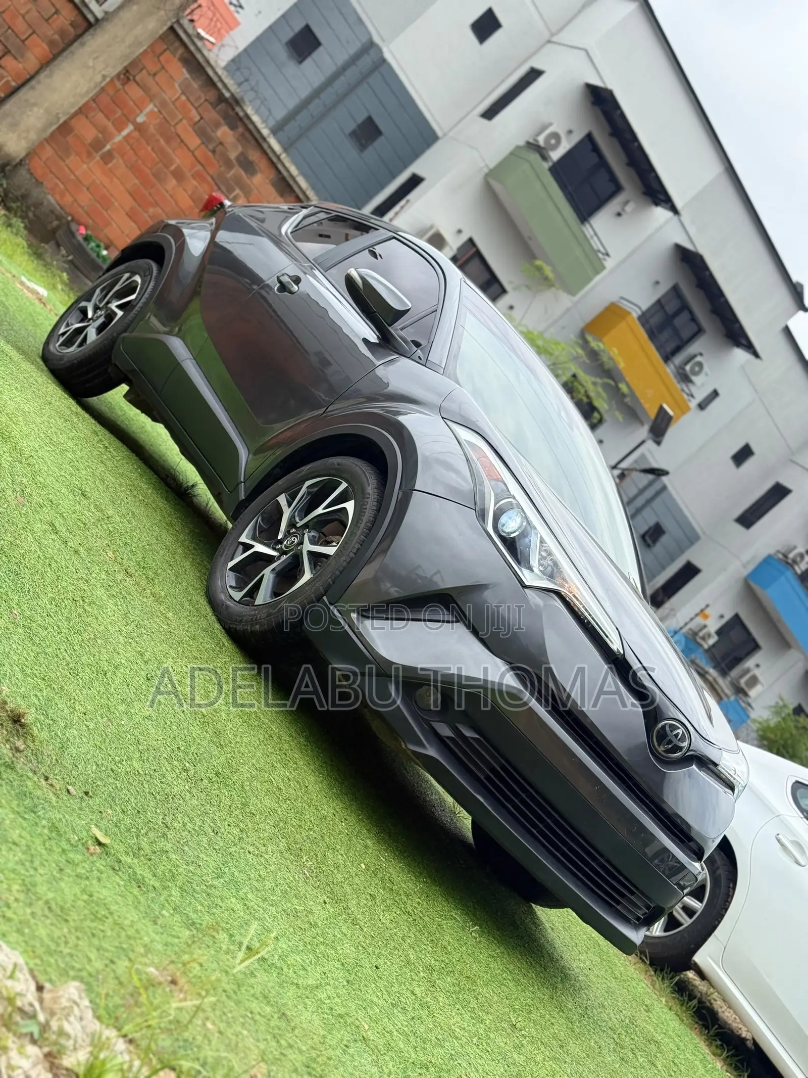 Toyota C-HR XLE FWD Sport Utility (2.0L 4cyl 2AM) 2018 Gray