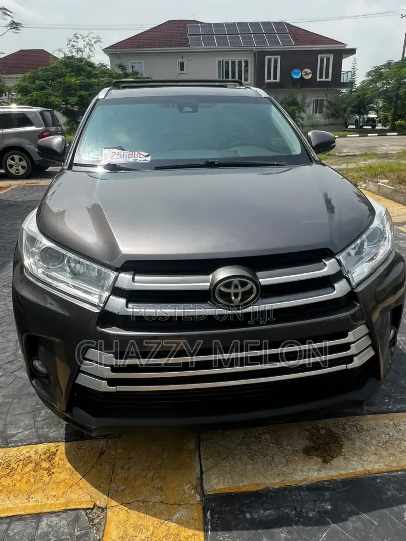 Toyota Highlander XLE 2019 Gray