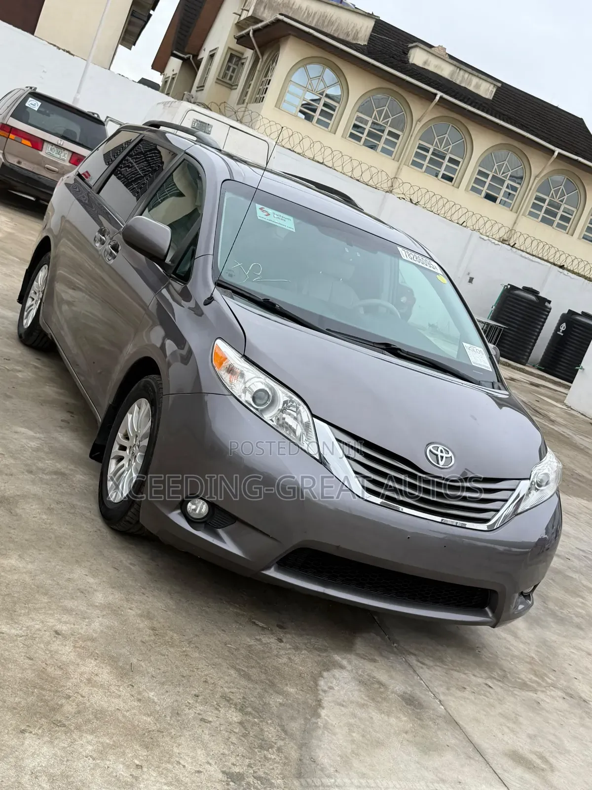 Toyota Sienna XLE Premium 7-Passenger 4dr Minivan AWD (3.5L 6cyl 6A)