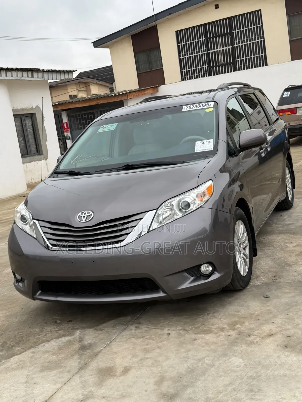 Toyota Sienna XLE Premium 7-Passenger 4dr Minivan AWD (3.5L 6cyl 6A)