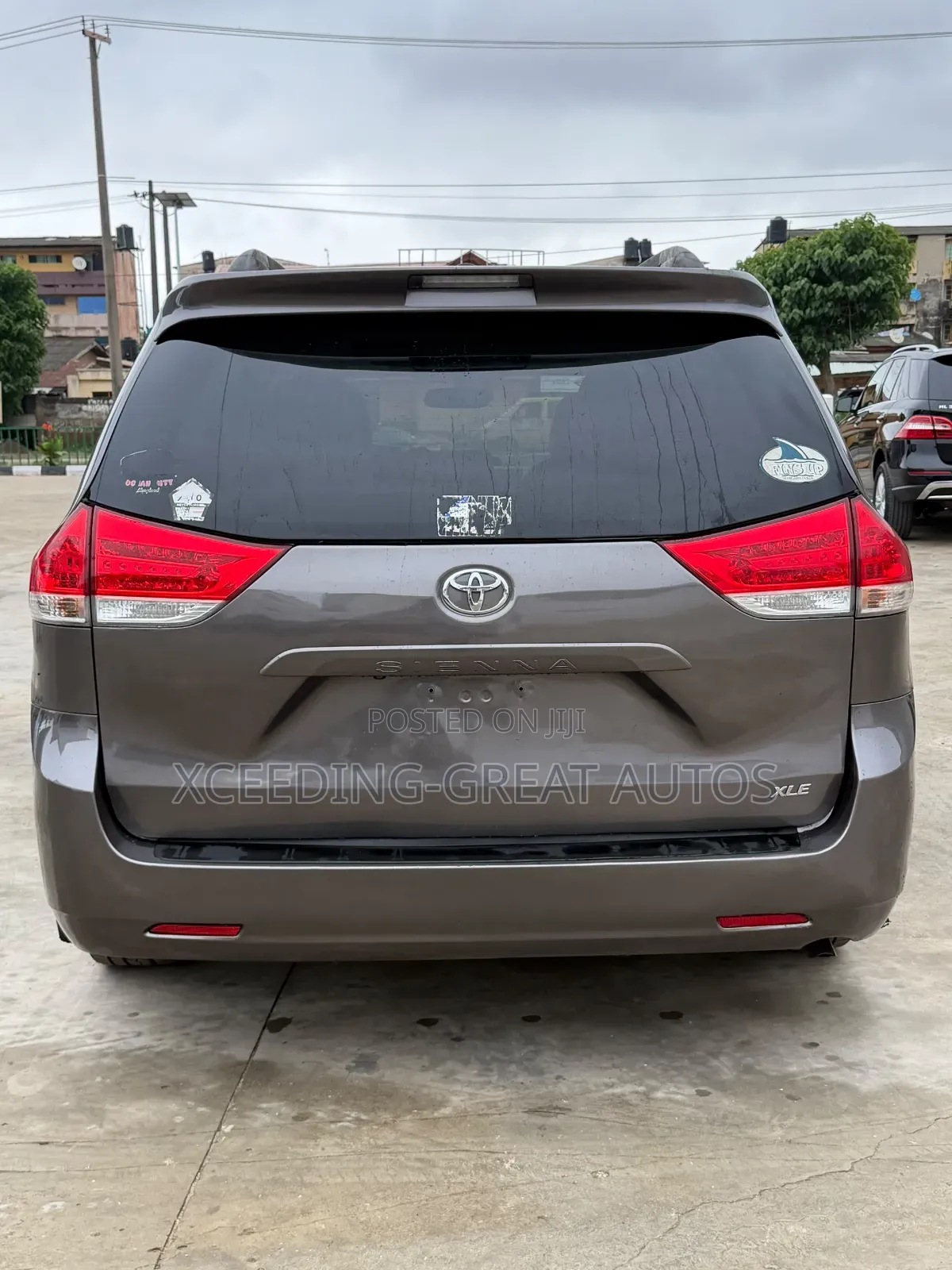 Toyota Sienna XLE Premium 7-Passenger 4dr Minivan AWD (3.5L 6cyl 6A)