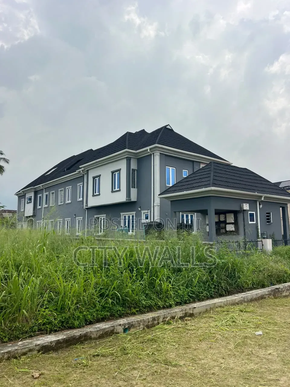 6bdrm Duplex in Cooperative Estate, Badore for sale