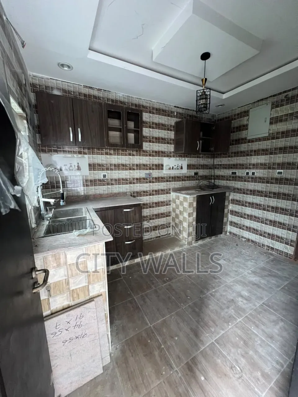 6bdrm Duplex in Cooperative Estate, Badore for sale