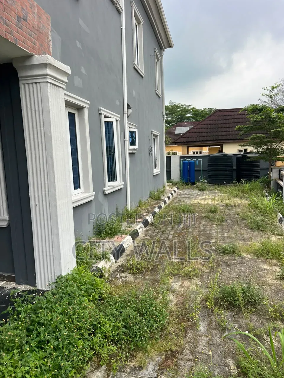 6bdrm Duplex in Cooperative Estate, Badore for sale