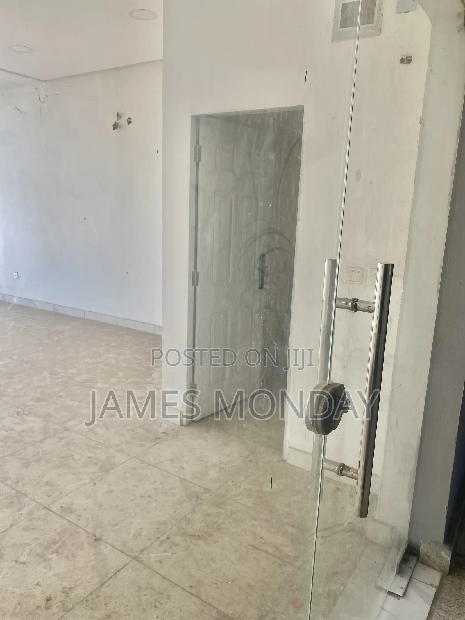 44 Square Meter OFFICE/SHOP Space to Let