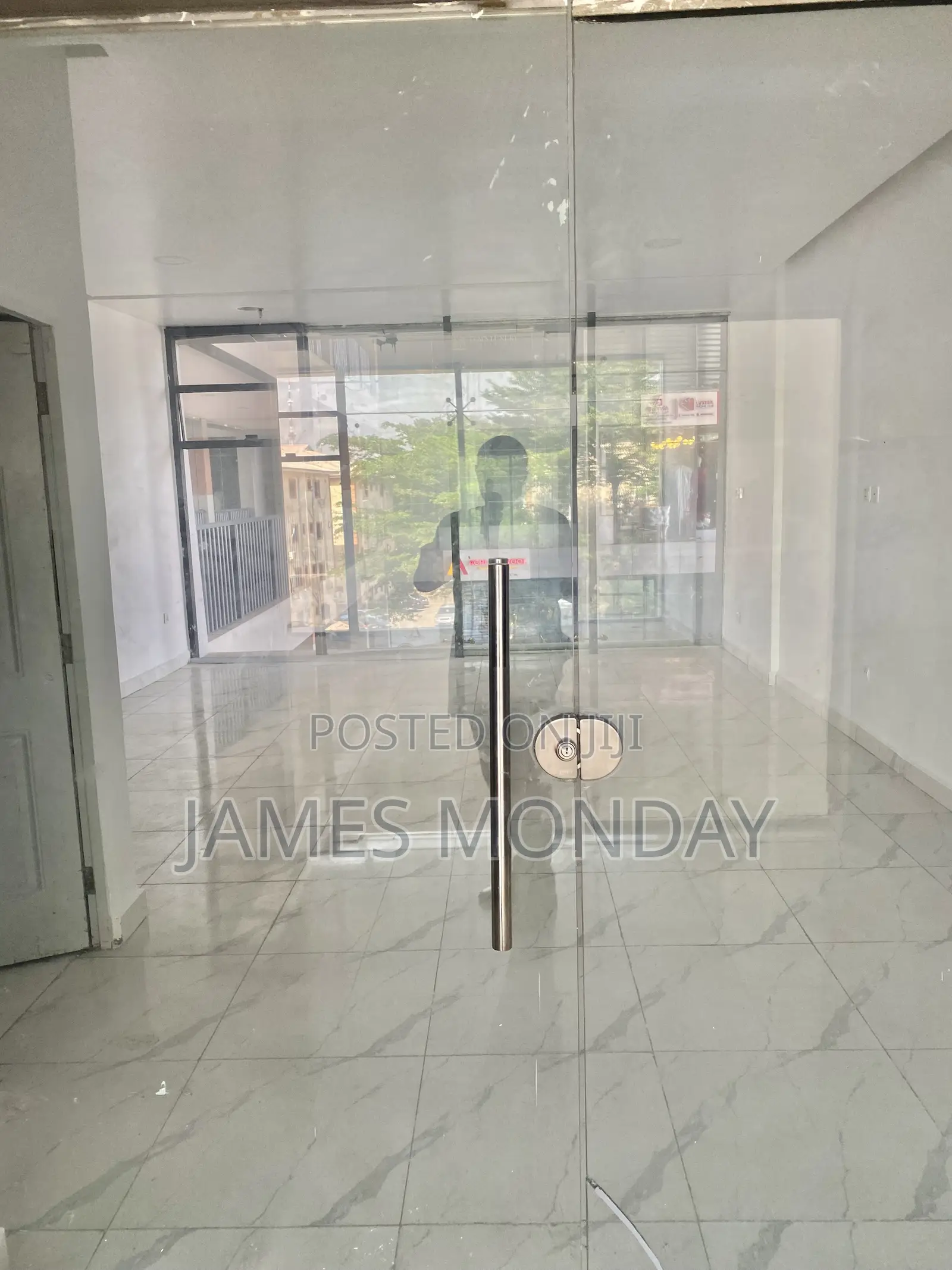 44 Square Meter OFFICE/SHOP Space to Let