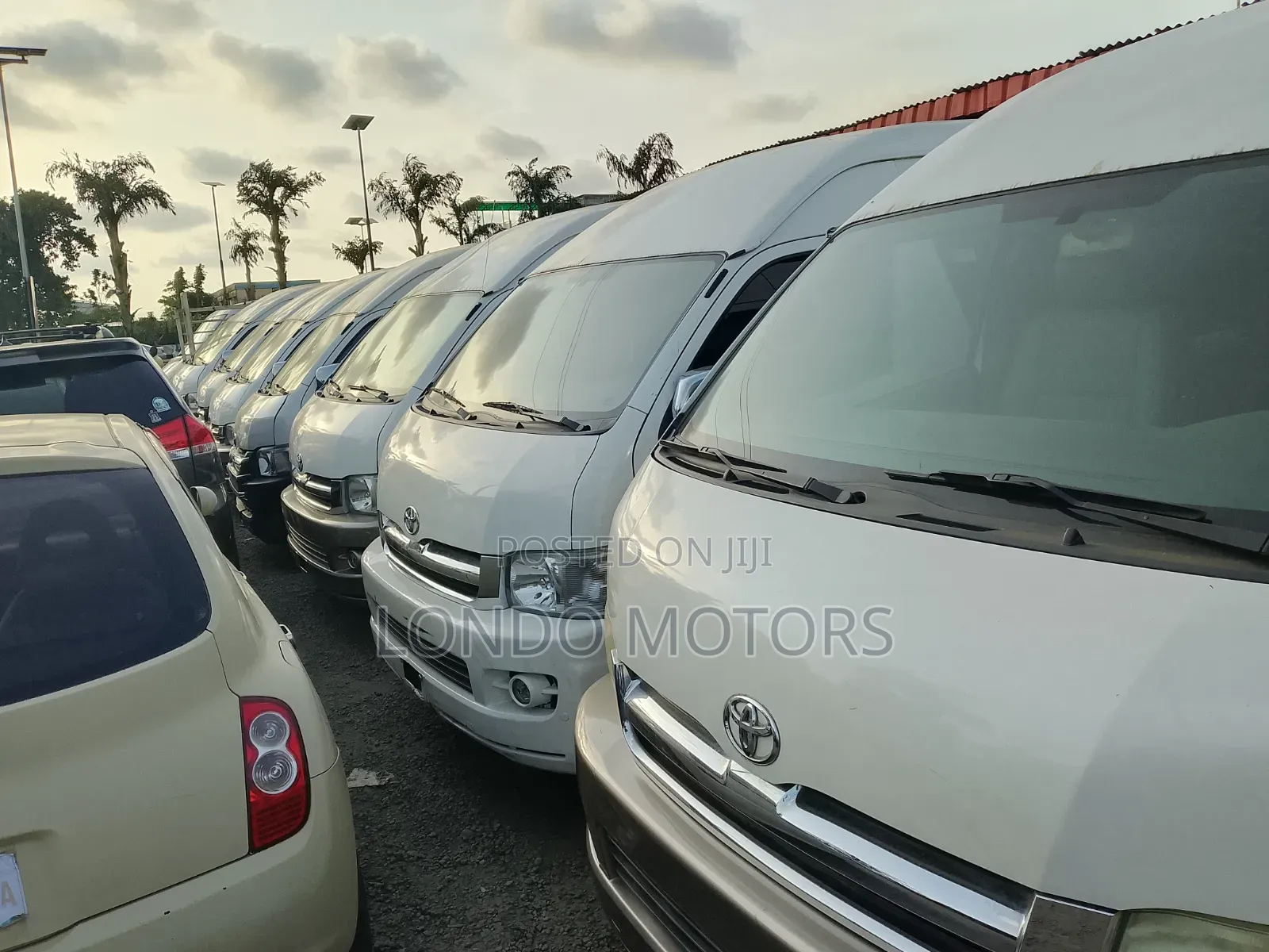 Toyota HiAce 2015 White