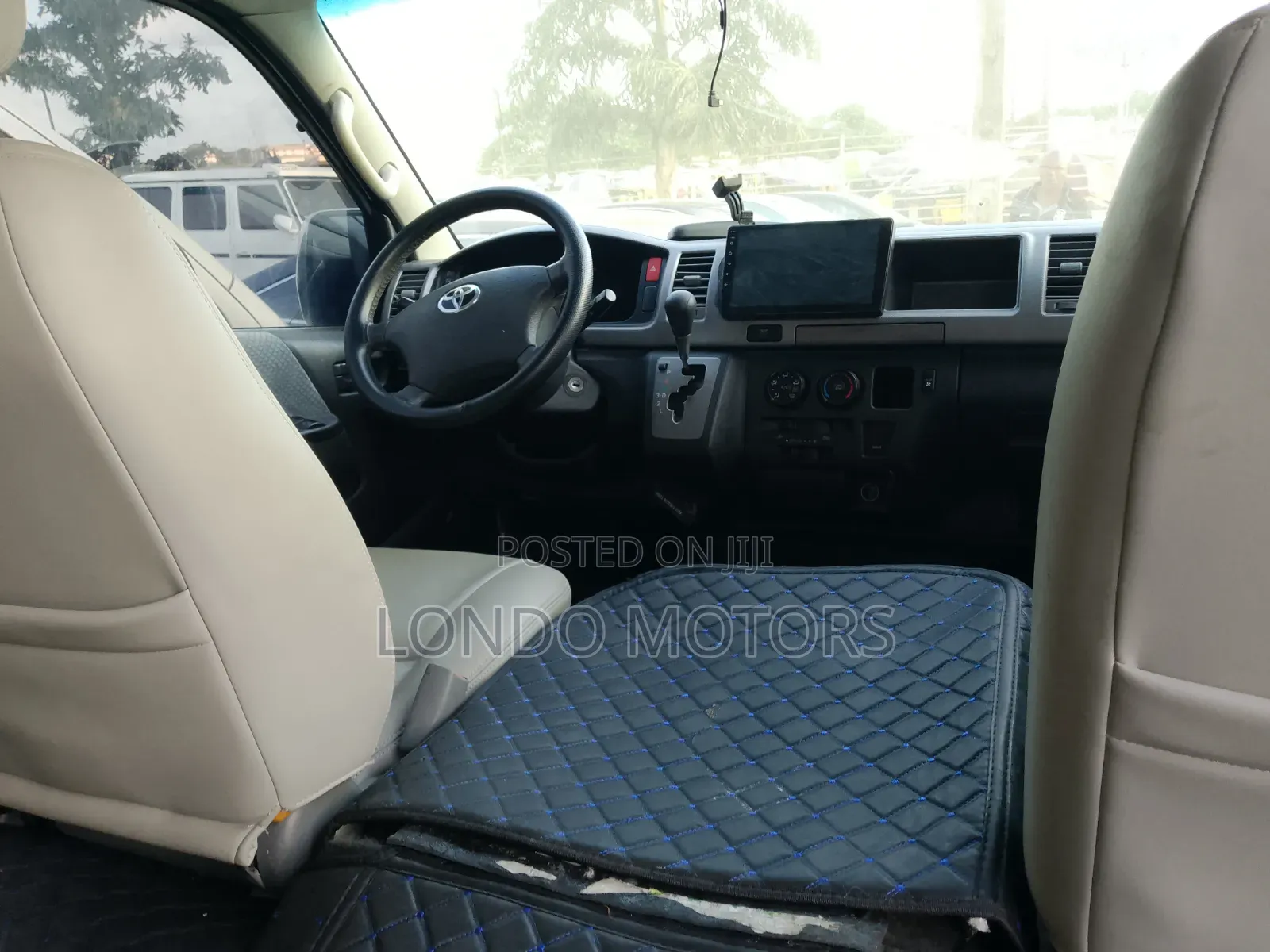 Toyota HiAce 2015 White