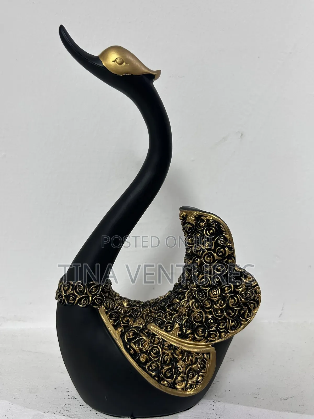 Figurine and Statue . High Street Figuring. Available in Bulk.