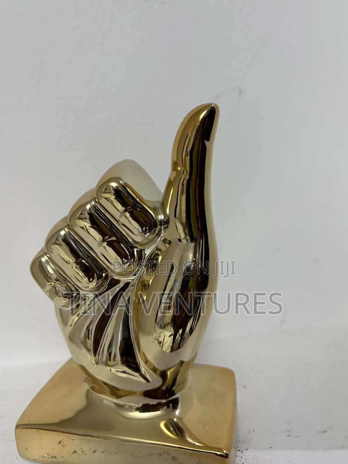 Figurine and Statue . High Street Figuring. Available in Bulk.