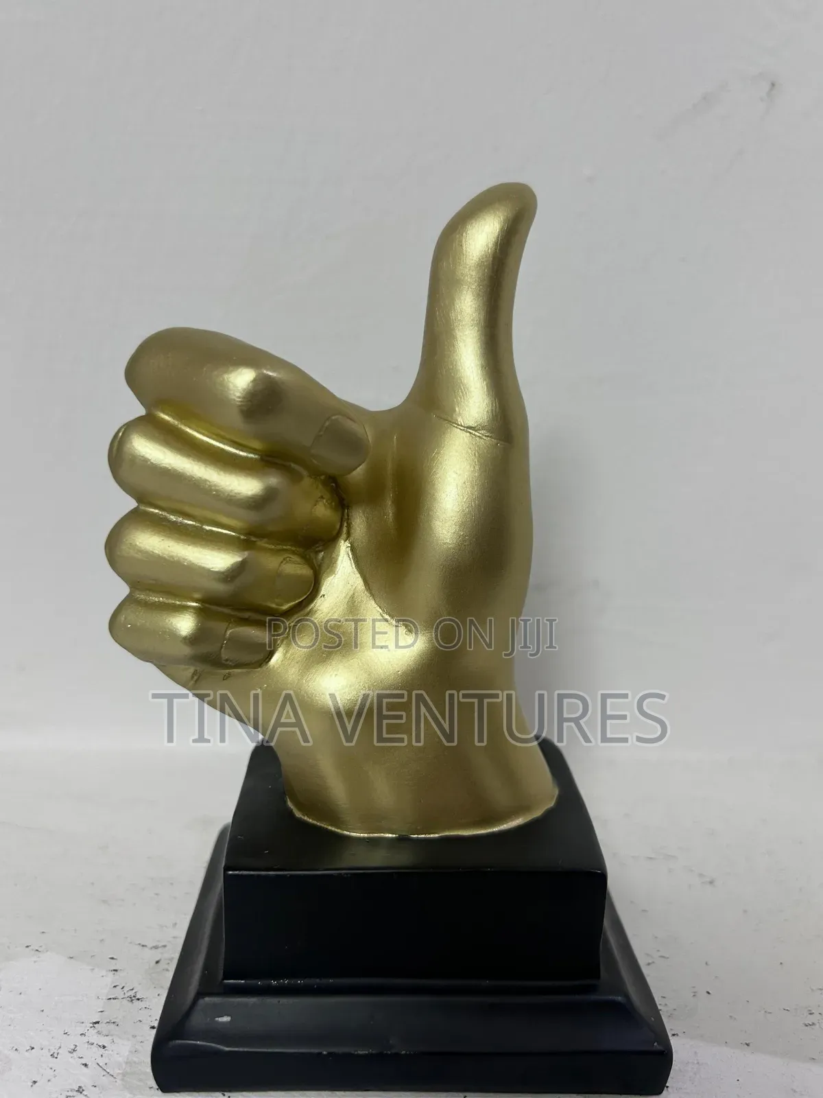 Figurine and Statue . High Street Figuring. Available in Bulk.