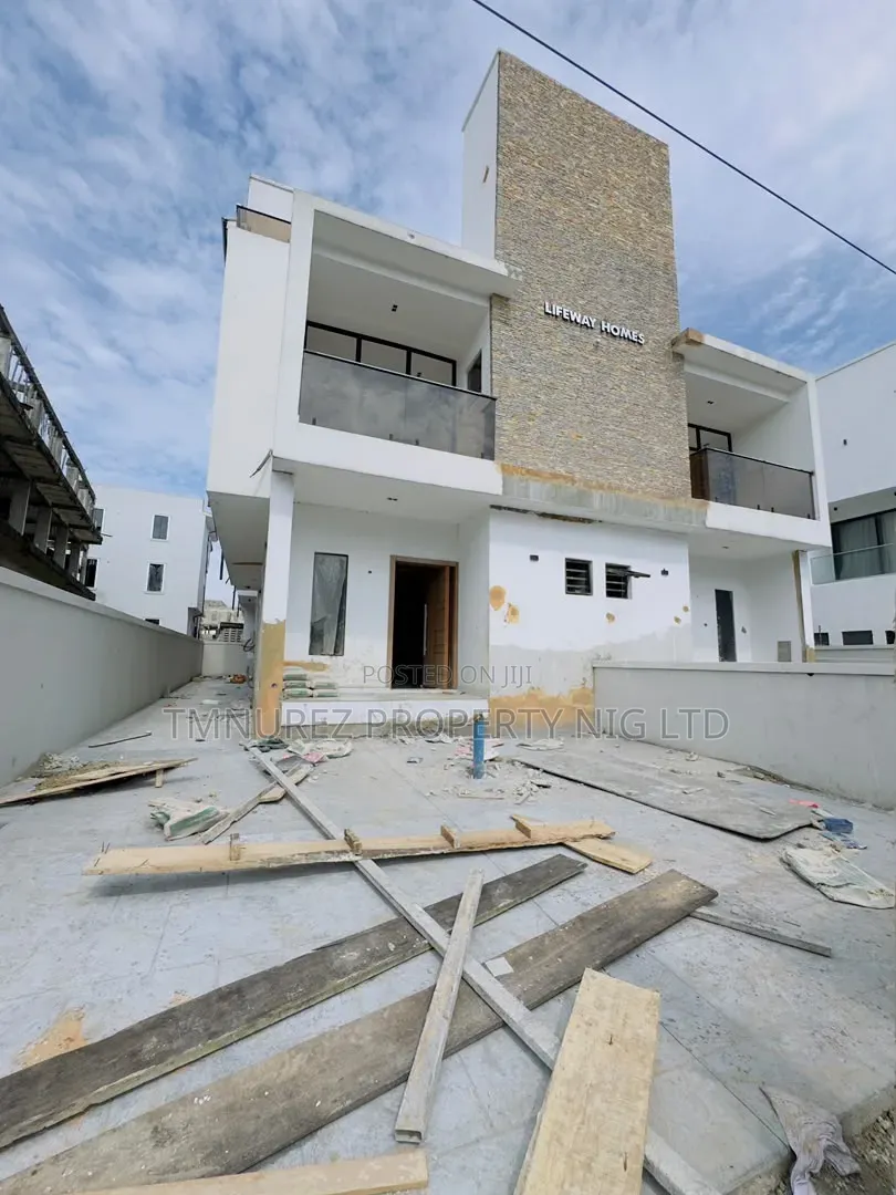 4bdrm Duplex in Medina for sale