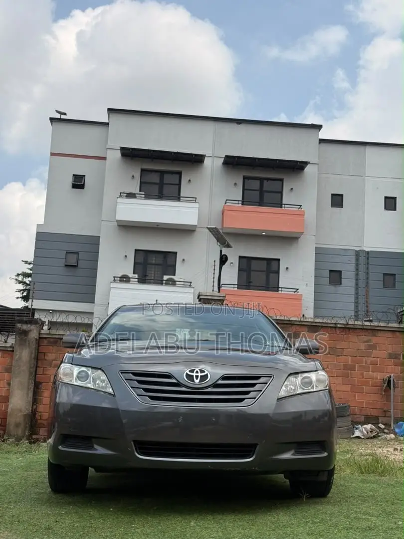 Toyota Camry Base 4dr Sedan (2.4L 4cyl 5M) 2009 Gray