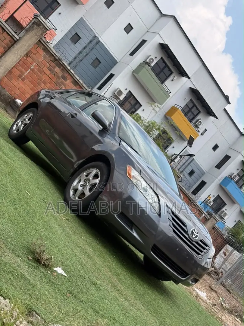 Toyota Camry Base 4dr Sedan (2.4L 4cyl 5M) 2009 Gray
