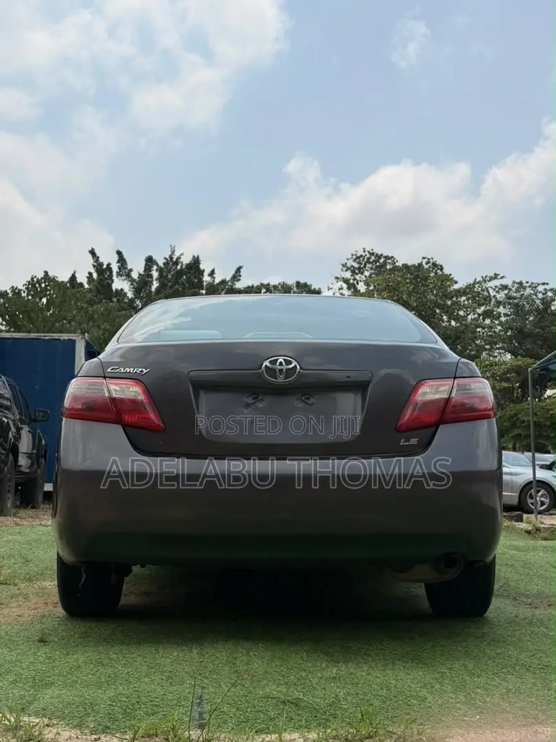 Toyota Camry Base 4dr Sedan (2.4L 4cyl 5M) 2009 Gray