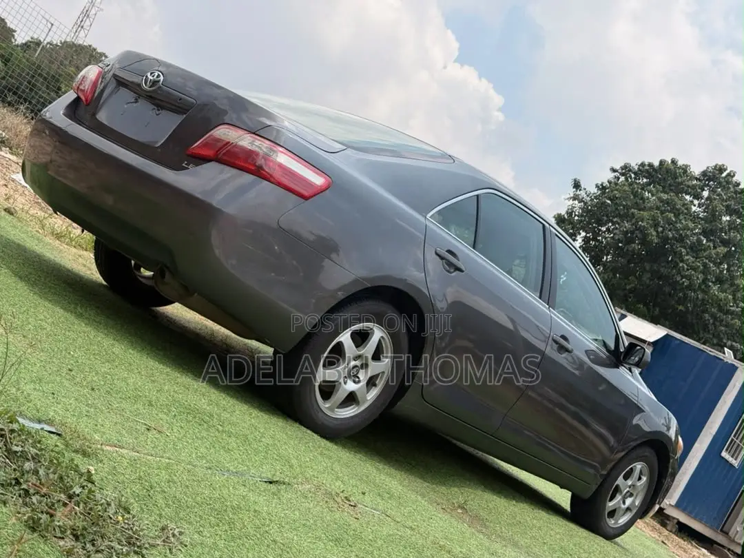 Toyota Camry Base 4dr Sedan (2.4L 4cyl 5M) 2009 Gray