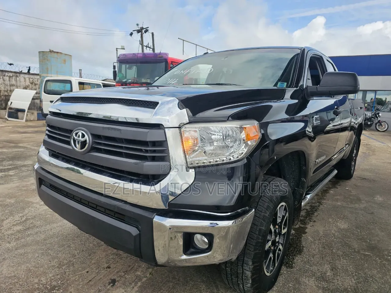 Toyota Tundra Limited FFV 4dr Double Cab 4WD SB (5.7L 8cyl 6A) 2014