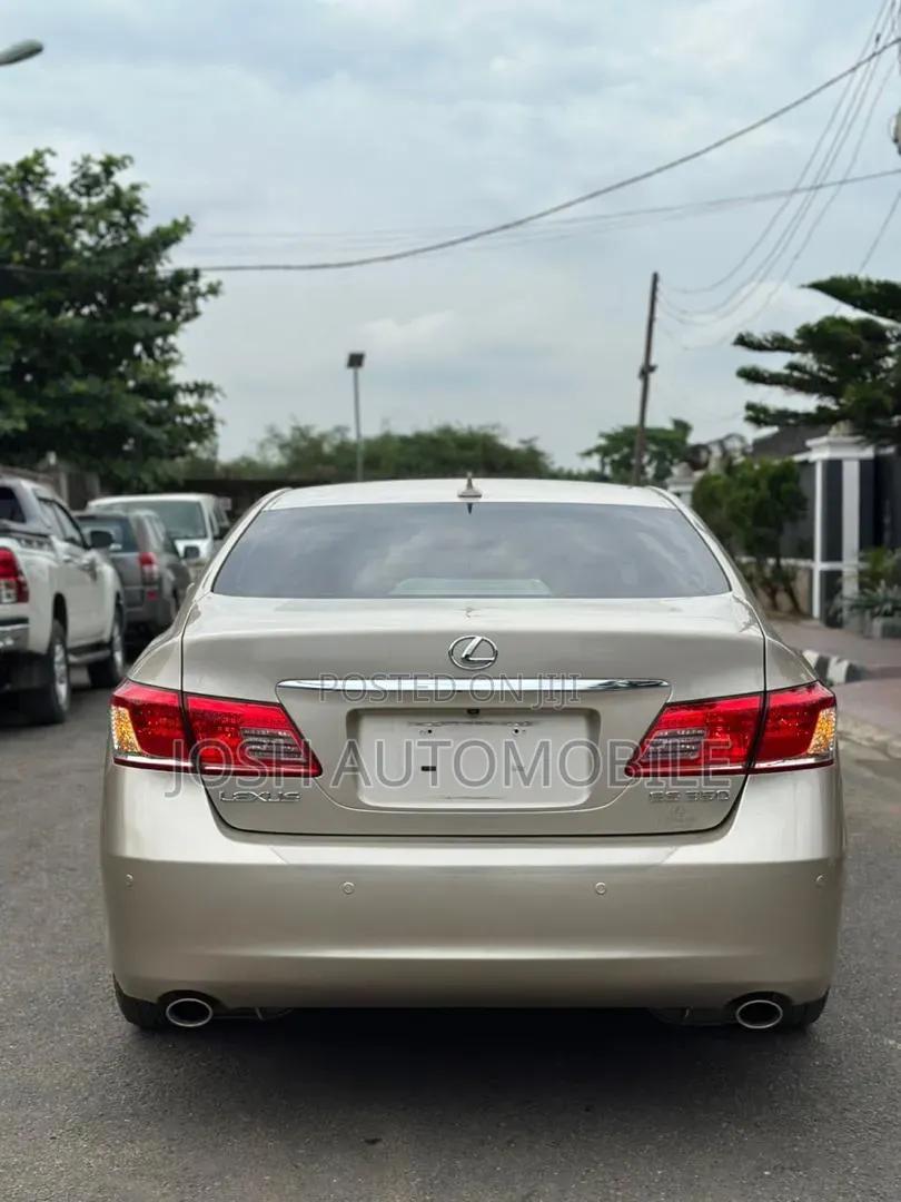 Lexus ES 350 2011 Gold